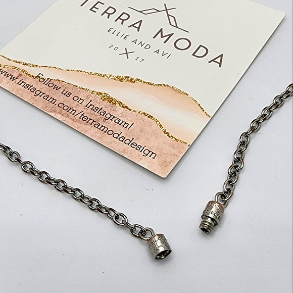 Turquoise Gemstone Spike Statement Necklace - Bold Elegance - Picture 4 of 5